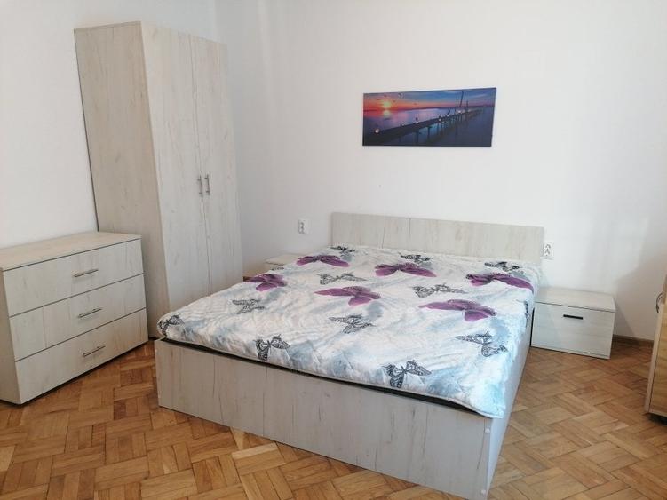 Apartament cu 3 camere semidecomandat, mobilat în Ștefan cel Mare