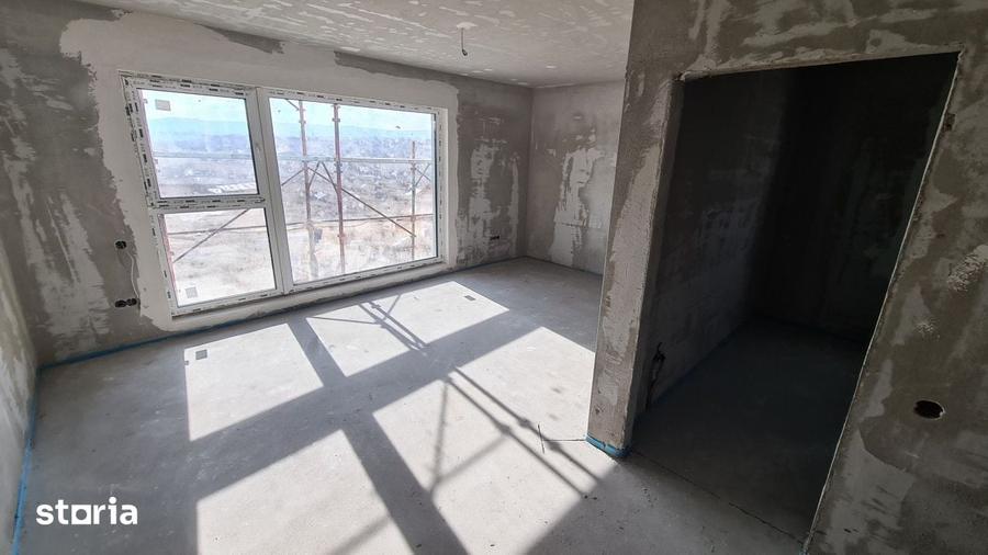 Casă cu 5 camere cu Teren 220 Mp în Dâmbul Rotund