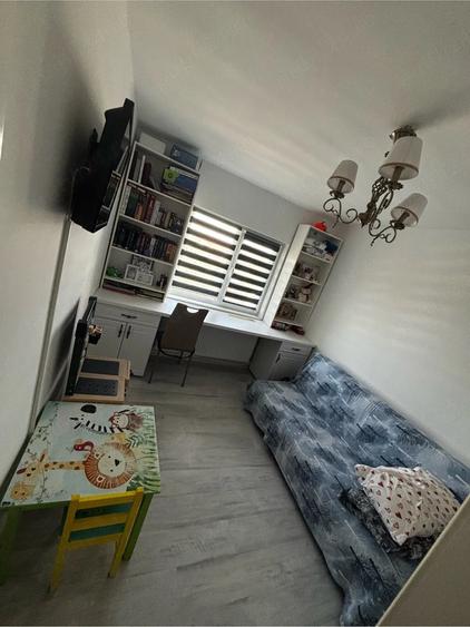 Apartament cu 3 camere decomandat în Buzaului