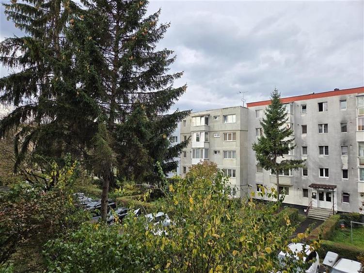 Apartament cu 3 camere semidecomandat, mobilat în Gării