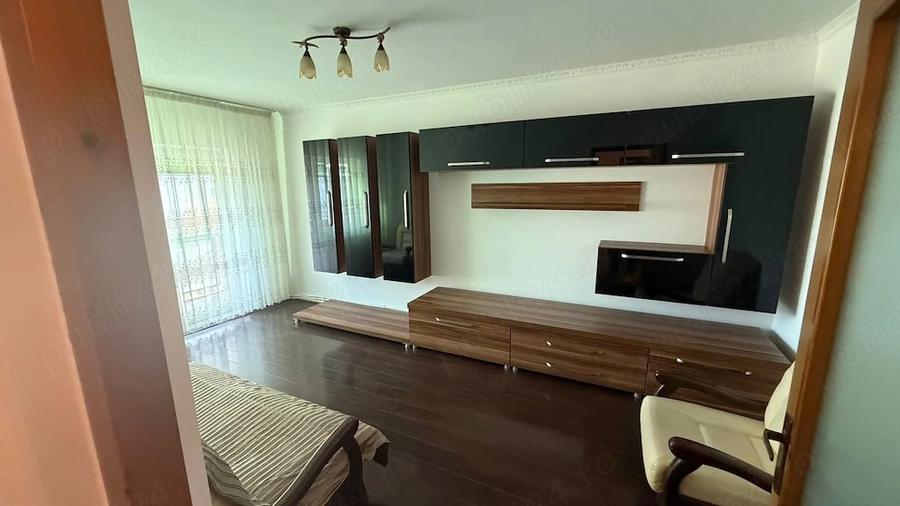 Apartament cu 3 camere decomandat în Micro 17