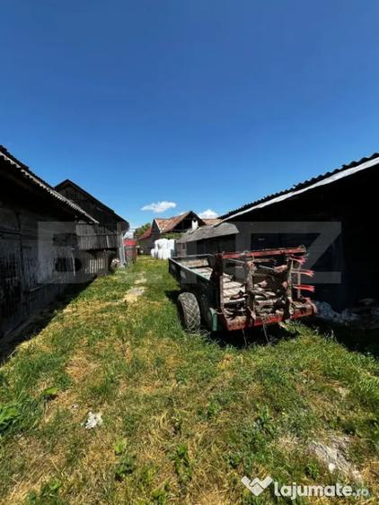 Casă cu 4 camere cu Teren 3300 Mp în Central