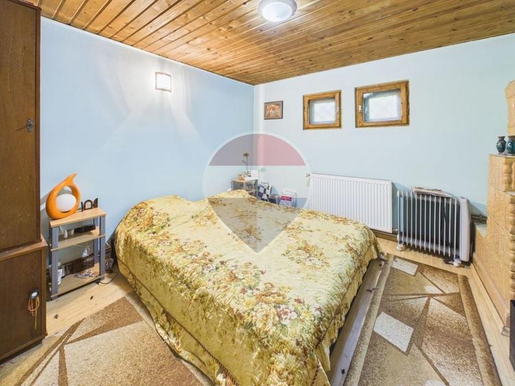 Casă individuală cu 6 camere cu Teren 2800 Mp în Butimanu