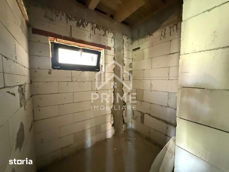 Casă cu 4 camere cu Teren 451 Mp în Teiu