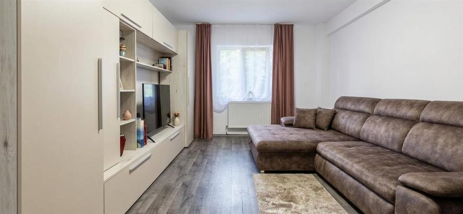Apartament cu 3 camere decomandat în Iosia