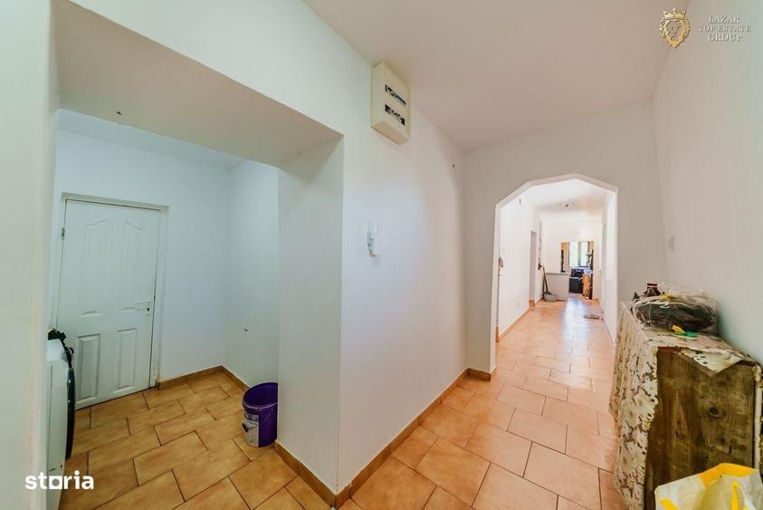 Casă cu 3 camere cu Teren 2880 Mp în Central