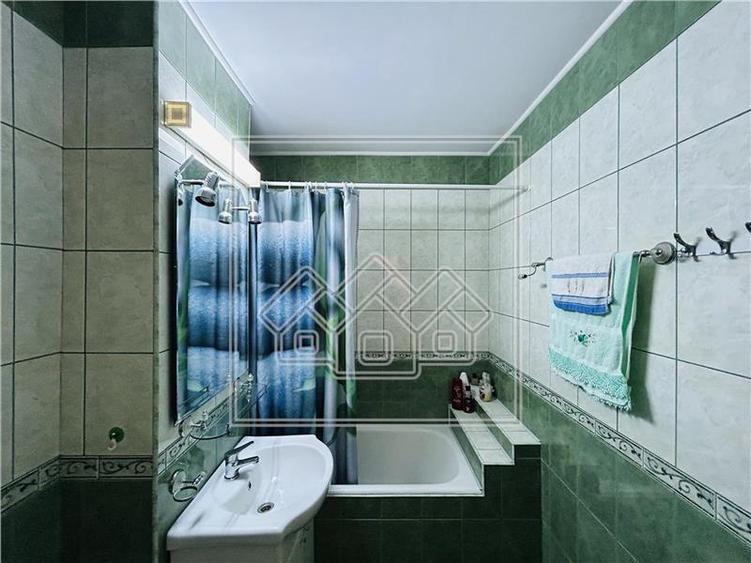 Apartament cu 2 camere decomandat în Calea Dumbrăvii