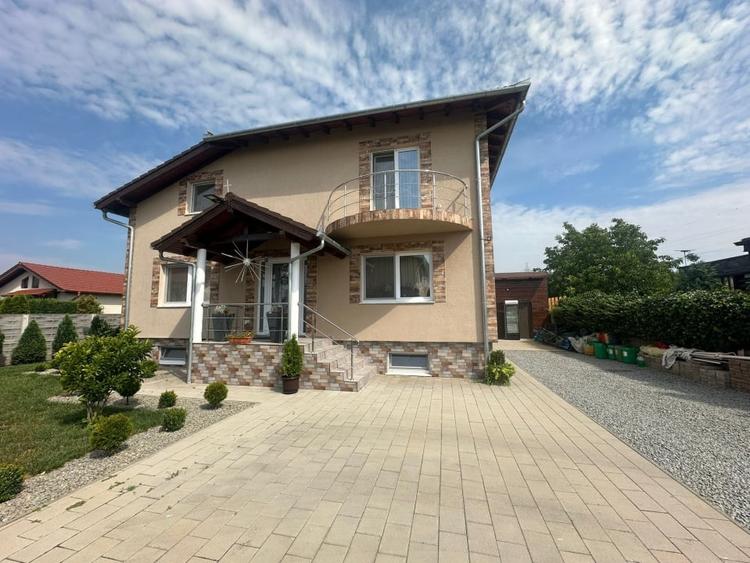 Casă individuală cu 5 camere cu Canalizare în Bărăbanț