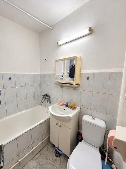 Garsonieră decomandată, mobilată în Valea Rosie