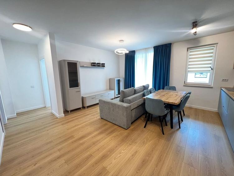 Apartament cu 2 camere semidecomandat, mobilat în Florești