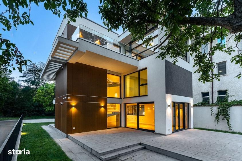 Casă cu 4 camere în Băneasa