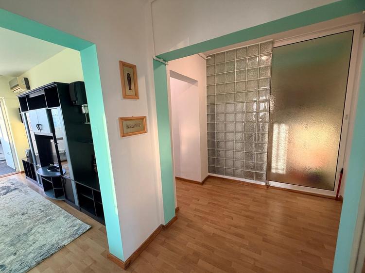 Apartament cu 2 camere decomandat, mobilat în Sat Vacanță