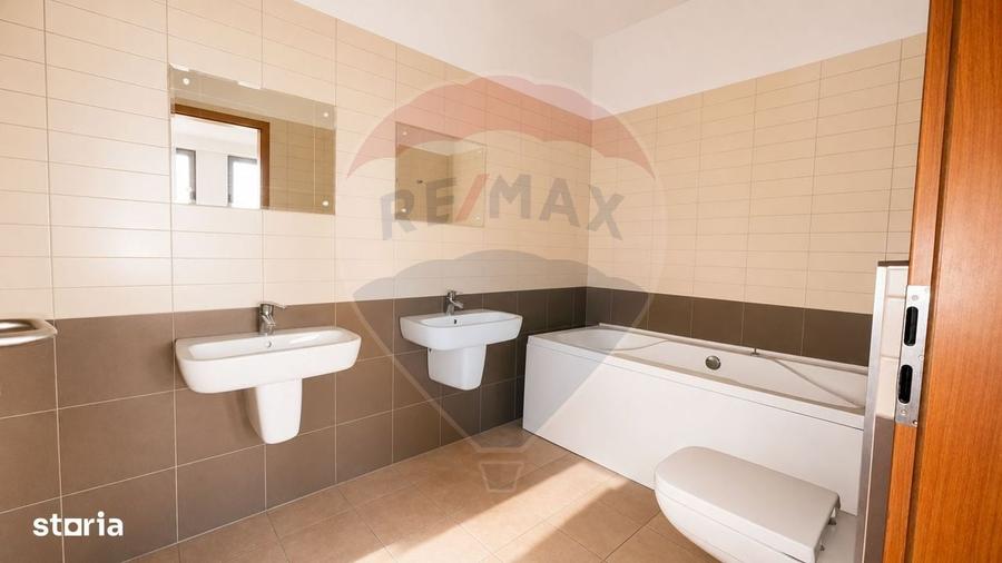 Spațiu comercial, de 75 mp, în Central