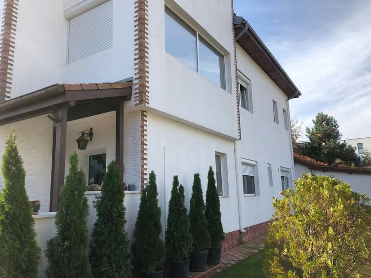 Casă individuală cu 7 camere cu Canalizare în Voluntari
