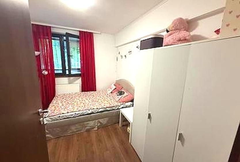 Apartament cu 3 camere decomandat, mobilat în Titan