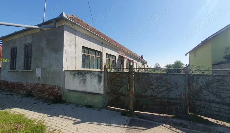 Casă cu 5 camere cu Teren 2259 Mp în Zădăreni