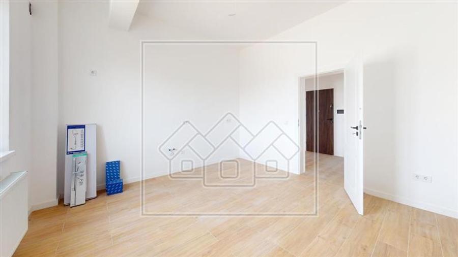 Apartament cu 3 camere decomandat în Hipodrom 4