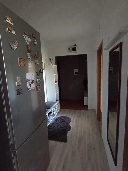 Apartament cu 3 camere semidecomandat în Valea Rosie