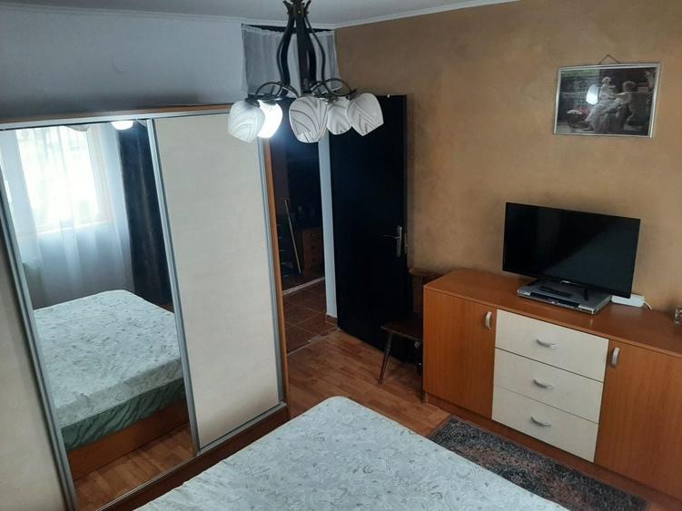 Apartament cu 3 camere decomandat în Eremia