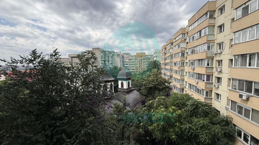 Apartament cu 3 camere semidecomandat în Lacul Tei