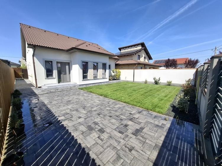 Casă cu 3 camere cu Teren 330 Mp în Livada