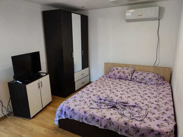 Casă cu 4 camere cu Teren 200 Mp în Delfinariu