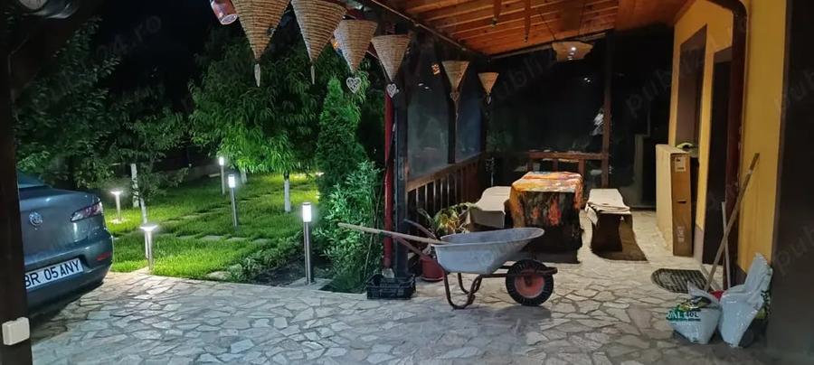 Casă cu 6 camere cu Teren 700 Mp în Cazasu