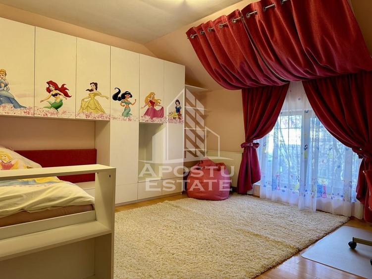 Casă cu 5 camere cu Teren 283 Mp în Aradului