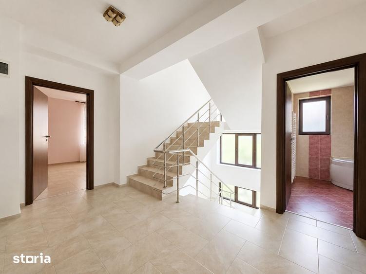 Casă cu 6 camere cu Teren 500 Mp în Crevedia