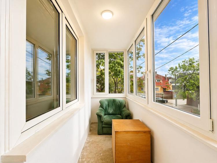 Apartament cu 4 camere decomandat în Central