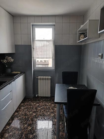 Apartament cu 4 camere semidecomandat în Central