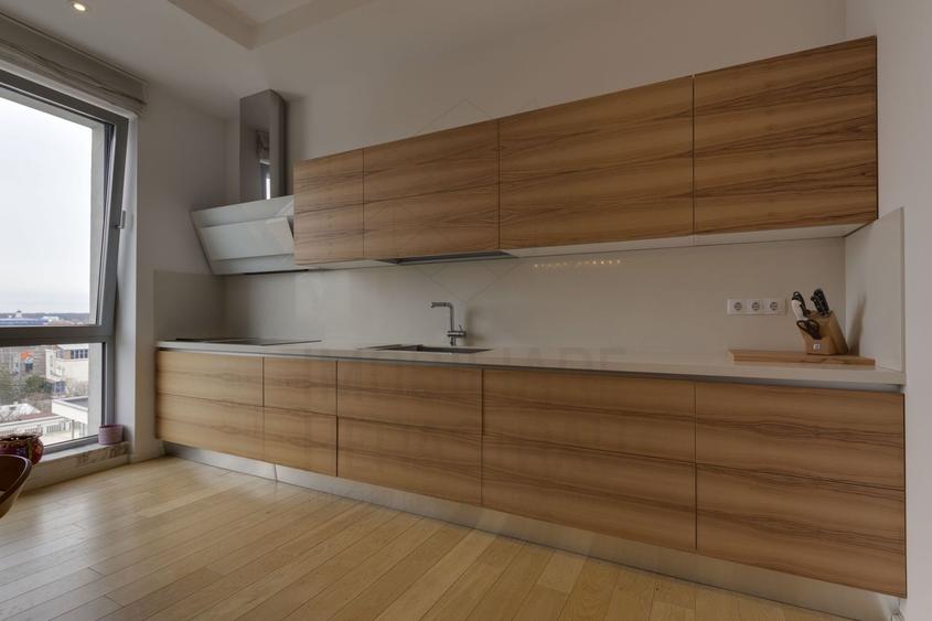Penthouse cu 4 camere decomandat, mobilat în Băneasa