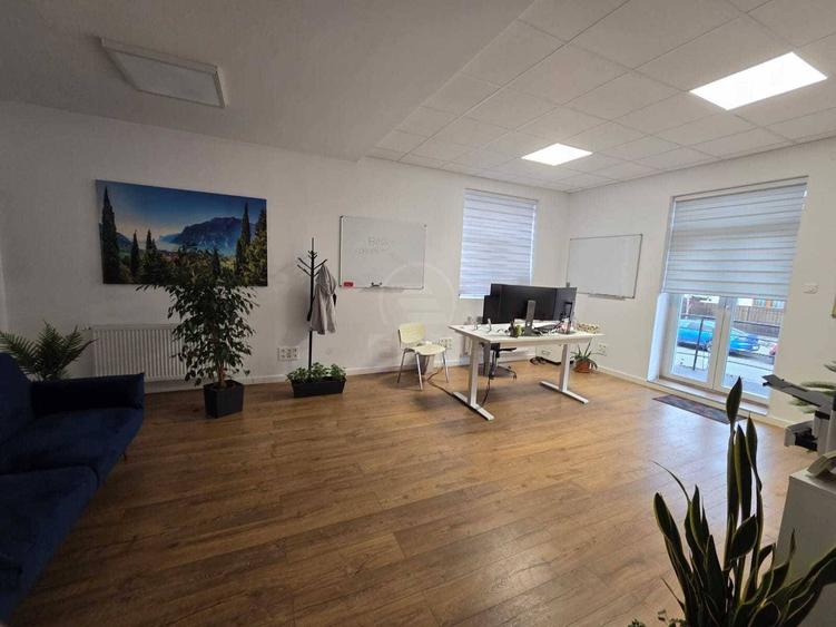 Casă cu 9 camere cu Teren 800 Mp în Central