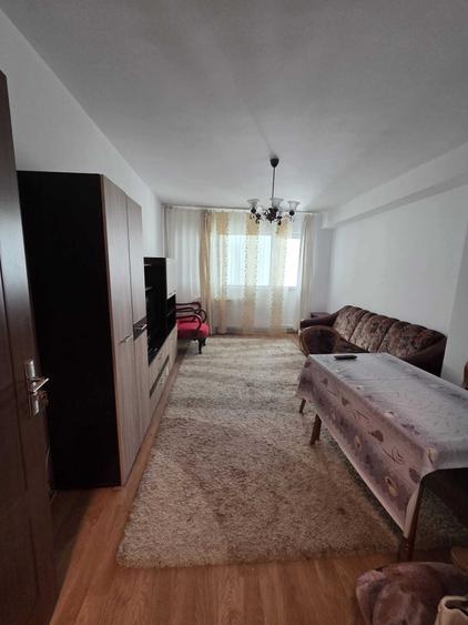 Inchiriez apartament mobilat, situat pe Bulevardul Carol, aproape de Universitate, la etajul 4/7 - 6
