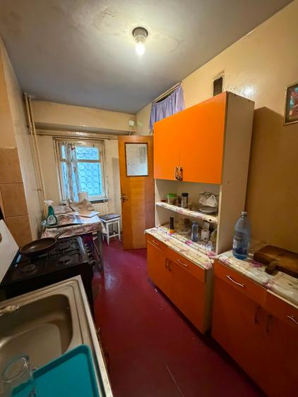 Apartament cu 3 camere decomandat în Văcăresti