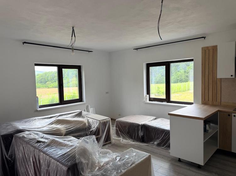Casă cu 5 camere cu Garaj în Măriței