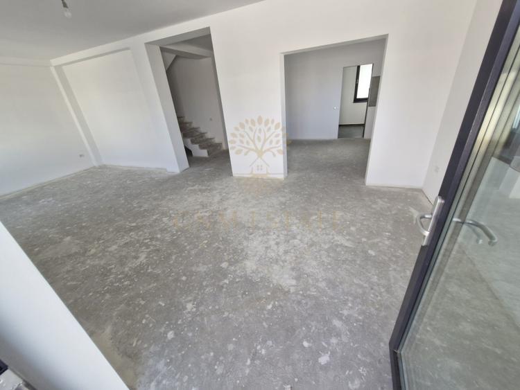 Duplex cu 5 camere cu Canalizare în Theodor Pallady