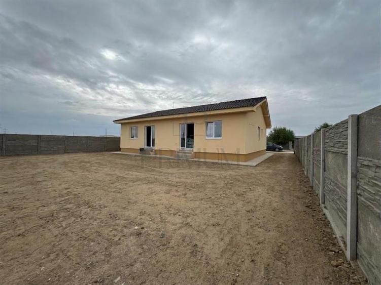 Duplex cu 3 camere cu Teren 320 Mp în Moșnița Nouă