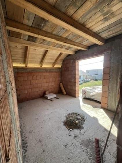 Casă individuală cu 4 camere cu Teren 300 Mp în Cihei