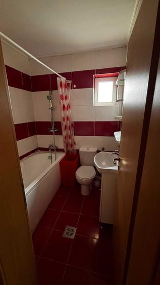 Apartament cu 3 camere decomandat în Turnișor