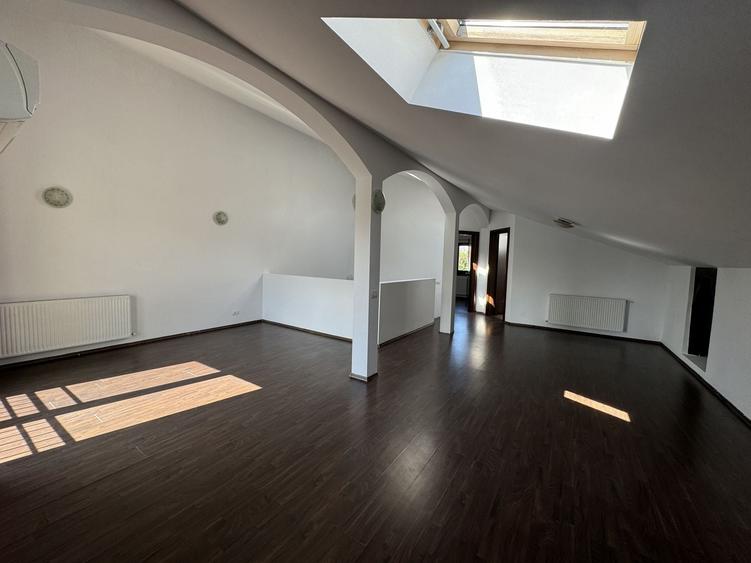 Duplex cu 6 camere cu Canalizare în Pipera