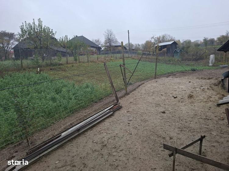 Casă cu 4 camere în Cacica