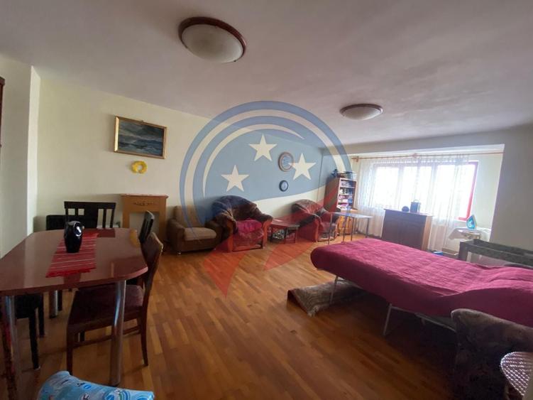 Casă individuală cu 5 camere cu Canalizare în Leamna de Jos