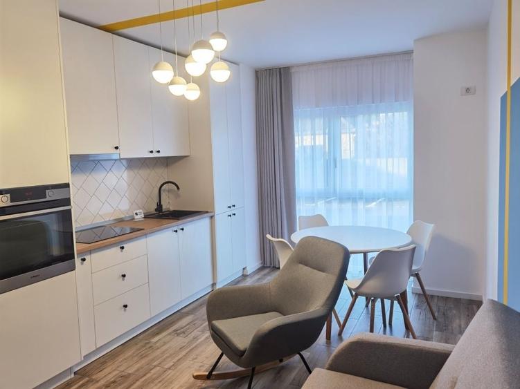 Apartament cu 3 camere decomandat în Exterior Vest