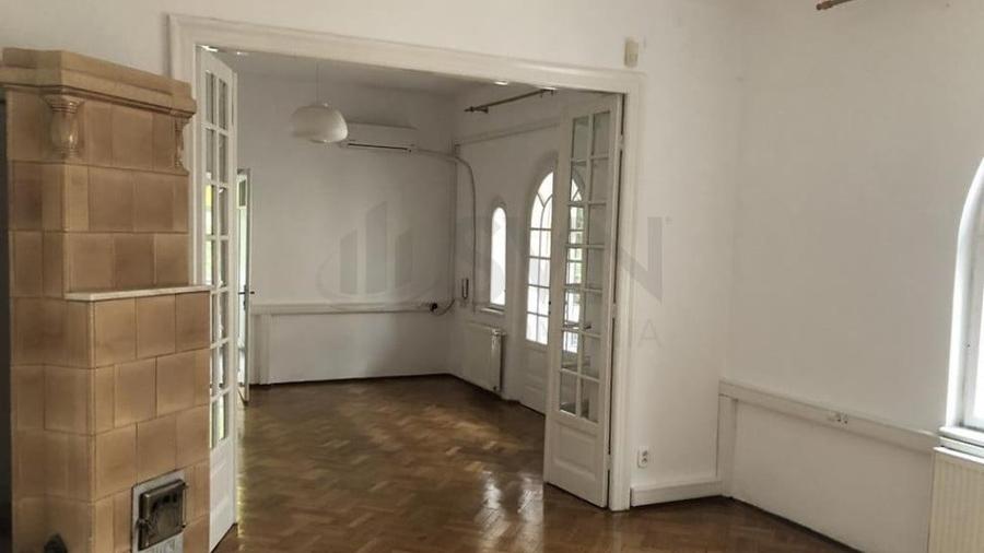 Apartament cu 3 camere decomandat în Casin