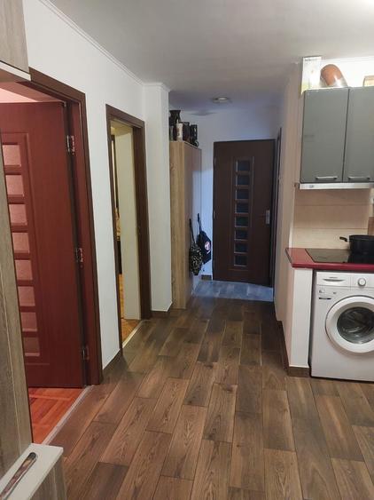 Apartament cu 3 camere decomandat în Cuștelnic