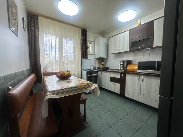 Apartament cu 4 camere decomandat în Republicii
