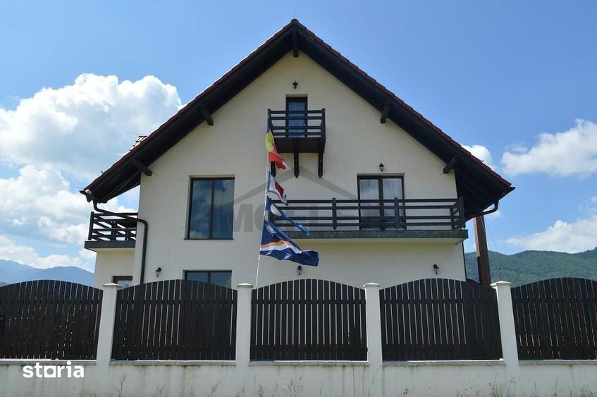 Casă cu 9 camere cu Teren 1004 Mp în Central
