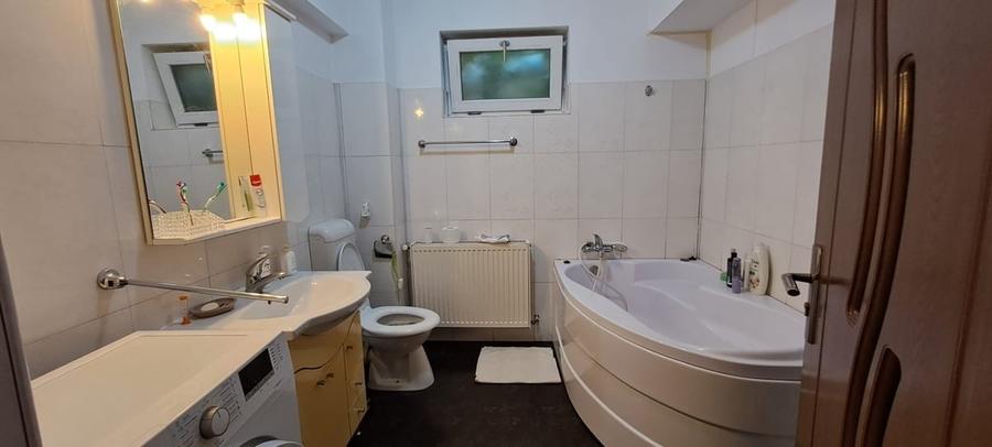 Casă cu Teren 200 Mp în Gara de Est