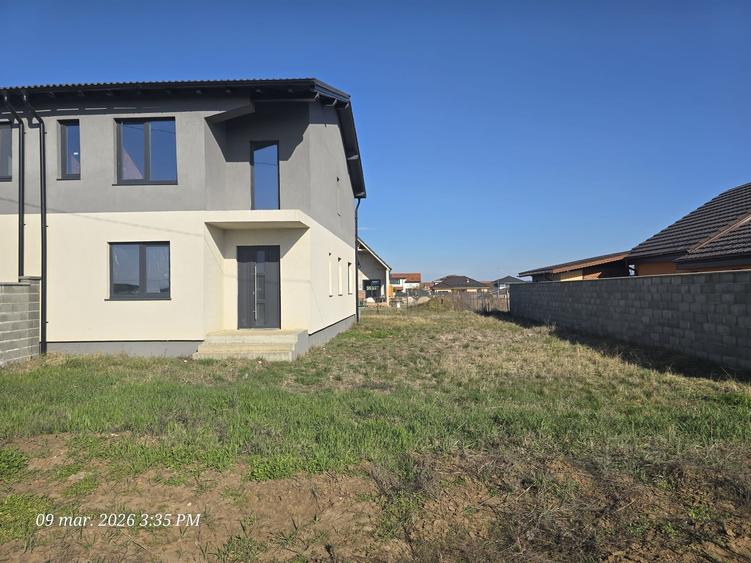 Duplex cu 3 camere cu Canalizare în Sânandrei